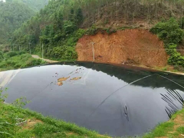 黑膜沼氣池對(duì)沼氣項(xiàng)目有什么好處？